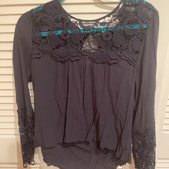 Abercrombie & Fitch lace sleeve blouse - Picture 2 of 5
